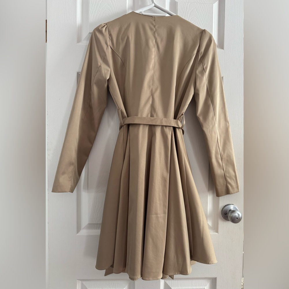 Darling Trench Coat with Belt and flared bottom - Picture 3 of 3